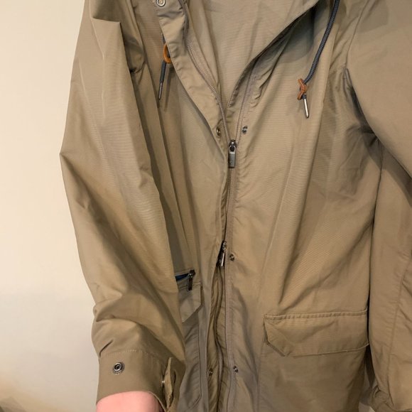 Columbia Omni-Shield Tan raincoat - Picture 4 of 8